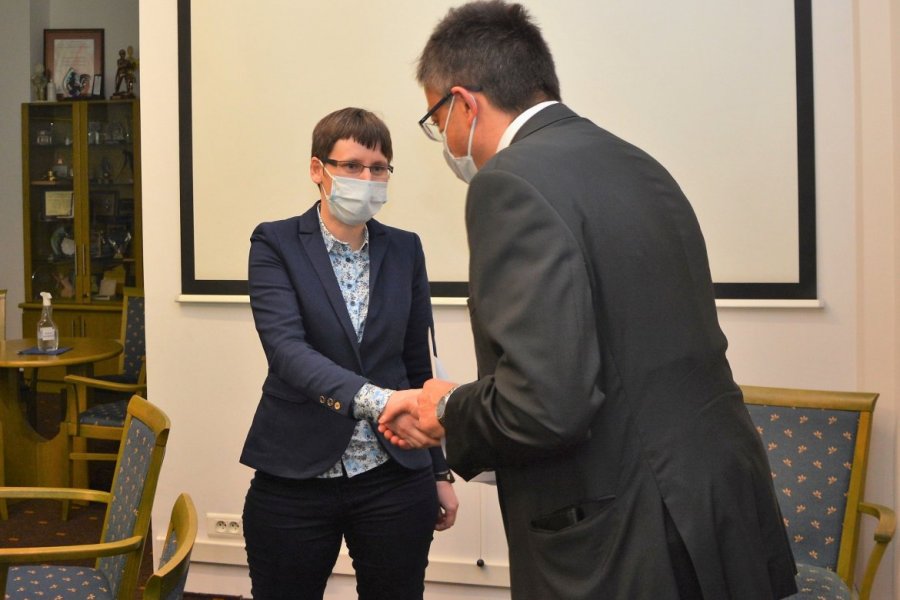 Podpisanie umowy z NFOŚiGW. Na zdjęciu prof. Małgorzata Stępniewska