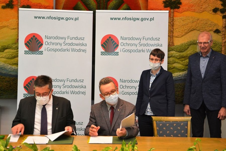Prof. Małgorzata Stępniewska uczestniczyła w akcie podpisania umowy z Narodowym Funduszu Ochrony Środowiska i Gospodarki Wodnej