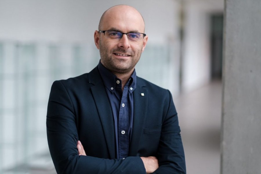 prof. UAM Artur Stefankiewicz