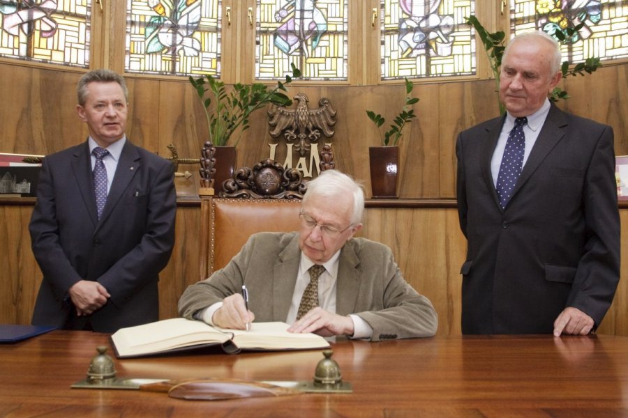 Medal UAM dla Jean Marii Lehn'a  Fot. Maciej Męczyński