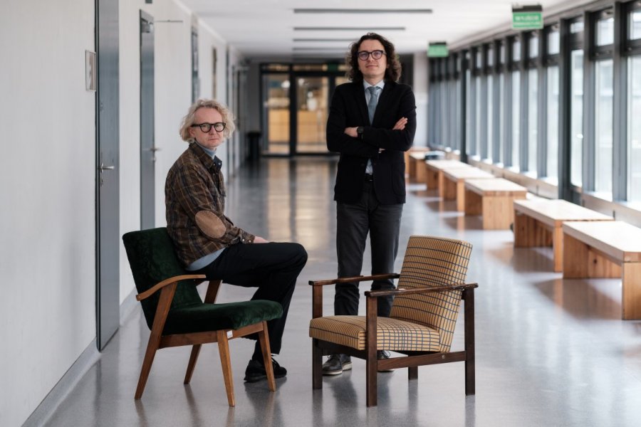 Prof. UAM Piotr Korduba i prof. UAM Michał Mencfel  Fot. Adrian Wykrota