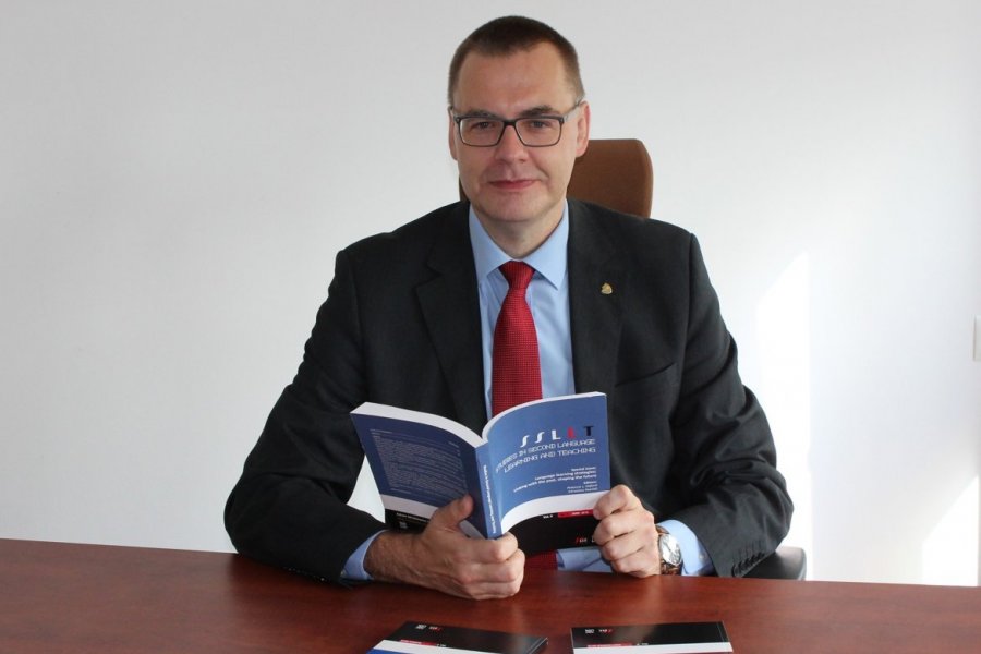 Założyciele i redaktorem naczelnym SSLLT jest prof. Mirosław Pawlak