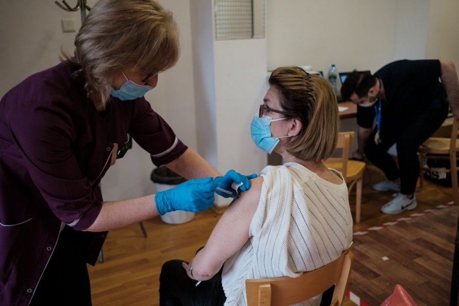 Szczepienia w Collegium Biologicum. Fot. Adrian Wykrota