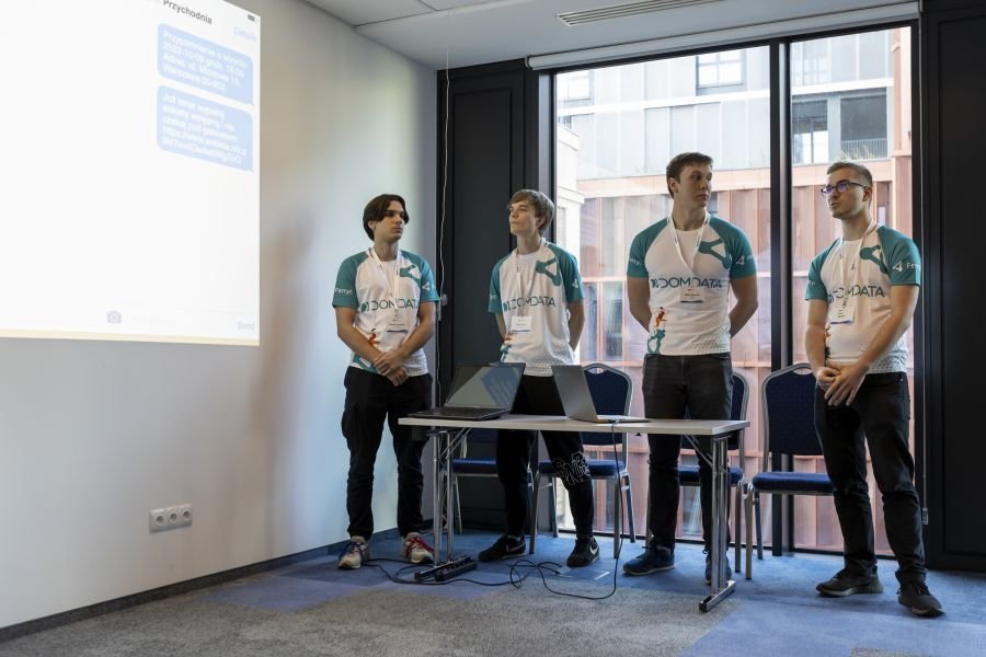 Studenci Centrum Sztucznej Inteligencji UAM wyróżnieni na e-Health Hackathon