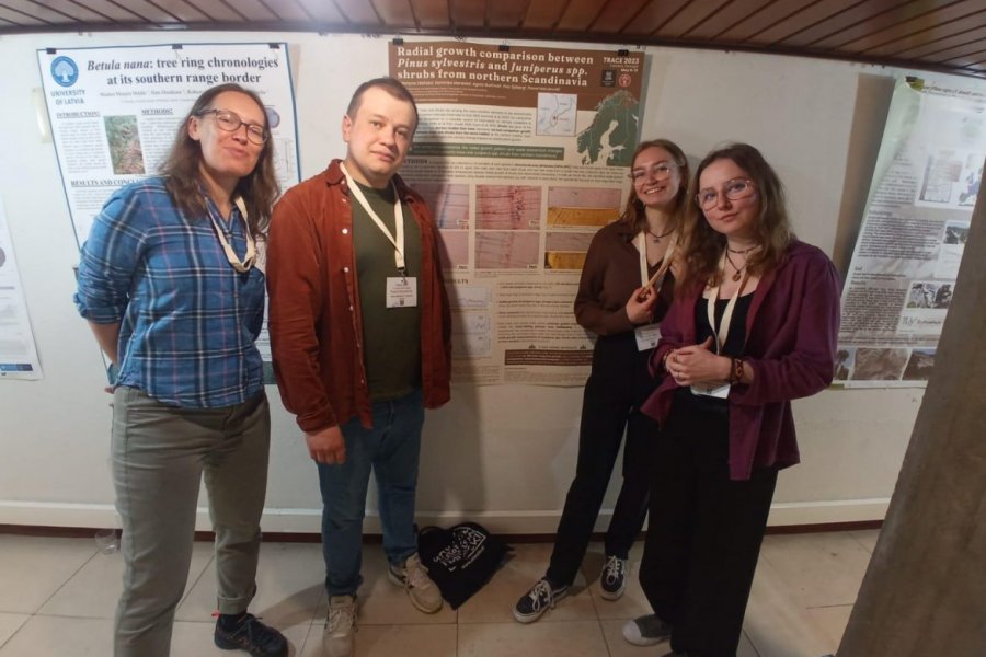 Dr Agata Buchwał, dr Paweł Matulewski oraz studentki: Dominika Marsicka i Katarzyna Oblińska