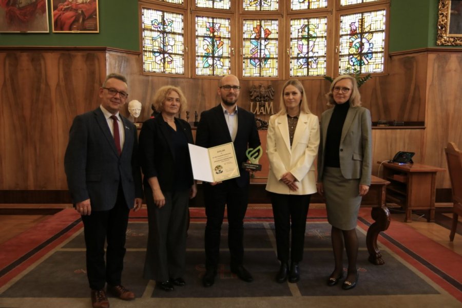Dr hab. Krzysztof Zawierucha z Wydziału Biologii UAM, otrzymał nagrodę „Klimatyczny Człowiek Roku 2023”, fot. Przemysław Stanula