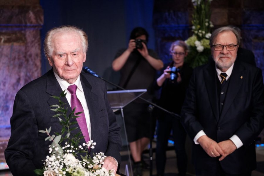 W 2019 roku Wiesław Myśliwski, jeden z największych współczesnych polskich pisarzy, odebrał Nagrodę im. Adama Mickiewicza za powieść „Ucho igielne”. Fot. Adriajn Wykrota