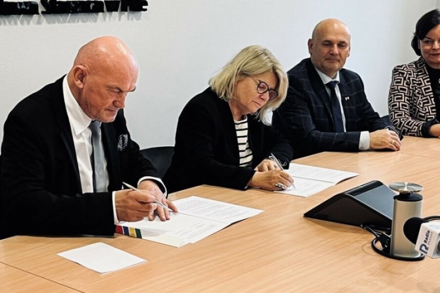 Podpisanie umowy w Pile. Fot. ANS